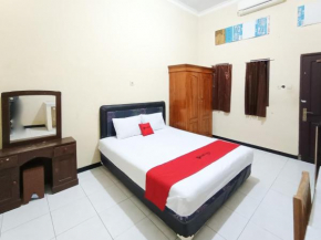 RedDoorz at Ratu Homestay Syariah Near Lippo Mall Banyuwangi